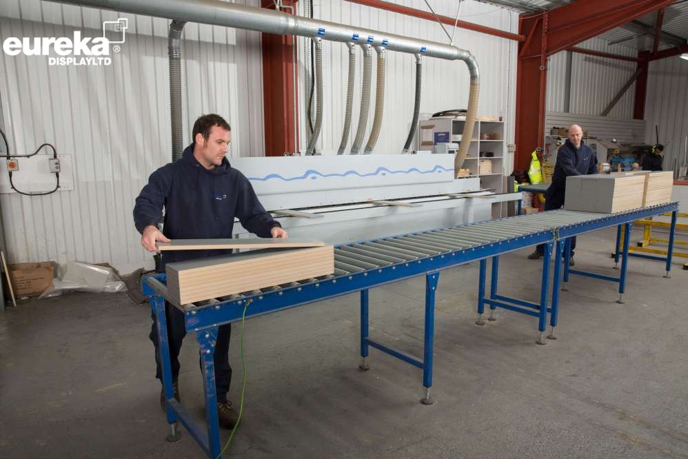 Two menu preparing to put some boards on the brandt machine.